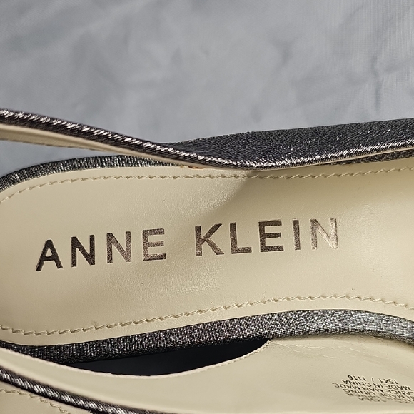 Anne Klein Metallic Slingback Heels with Floral Accent Size 10M - Picture 2 of 9